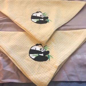 Two panda napkins